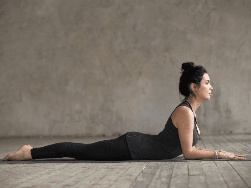 Tư thế nhân sư trong yoga giảm đau lưng hiệu quả