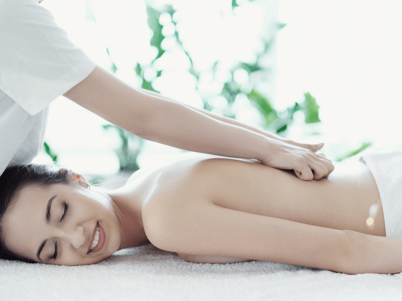 Massage lưng giúp giải phóng những huyệt bị tắc nghẽn ở lưng