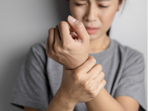 Hiện tượng đau cổ tay khi mang thai và sau sinh cảnh báo bệnh gì?