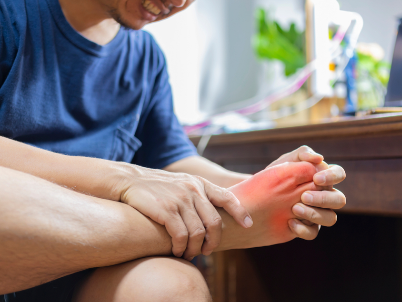 Bị sưng tấy, đau nhức khớp ngón chân là bị bệnh gì? Có nguy hiểm không? 5