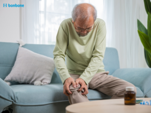 Đau nhức xương khớp là tình trạng phổ biến thường gặp ở người lớn tuổi.