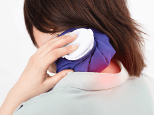 Phương pháp chườm nóng/lạnh giảm đau cổ hiệu quả