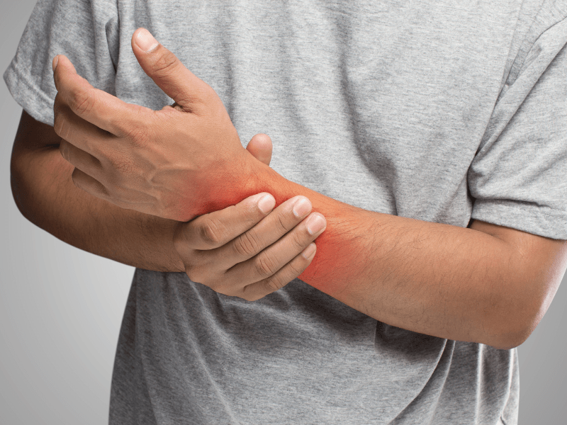 Dấu hiệu nhận biết tình trạng đau cổ tay khi chơi cầu lông