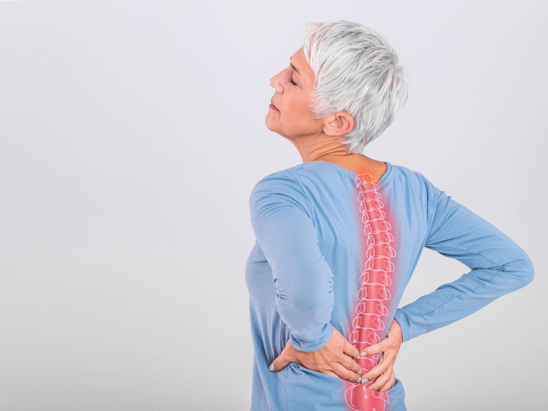 Các biểu hiện đau lưng vùng phổi hậu COVID-19 ở người già