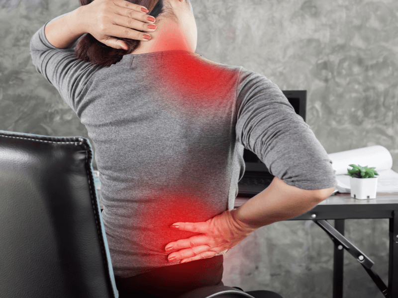 Chẩn đoán và điều trị đau vùng thắt lưng khi cúi xuống: Khi nào cần gặp bác sĩ?