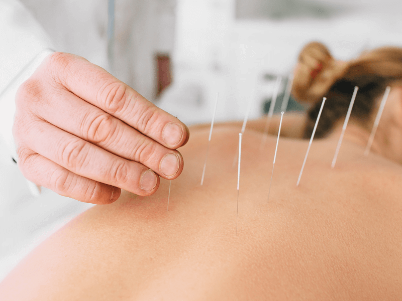 Đau lưng dưới gần mông ở nam giới: triệu chứng và điều trị