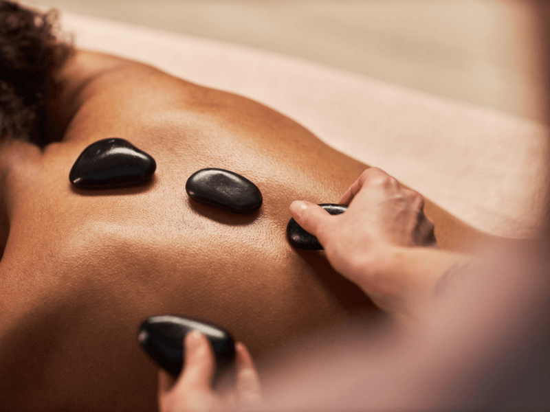 Massage làm giảm đau gù lưng giữa
