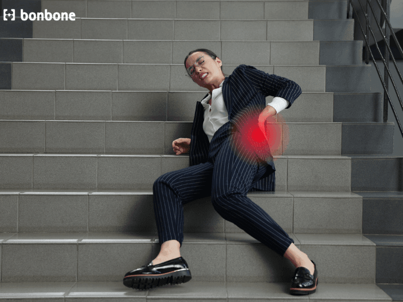 Nguyên nhân cơ bản gây đau lưng khi lên xuống cầu thang