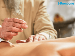 Điều trị đau lưng dưới bằng phương pháp y học cổ truyền: có an toàn không?