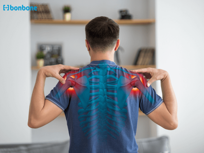 Cơ Chế Sinh Học: Khòm Lưng Tác Động Đến Vai Như Thế Nào?