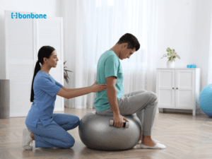 Dáng đi của người bị gù lưng: Bí ẩn đằng sau tư thế cong