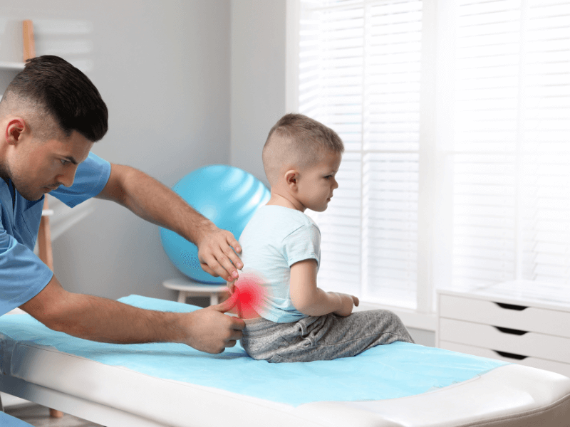 Lưng tôm ở trẻ em: Hiểu vấn đề từ gốc rễ